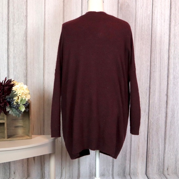 H&M. Cardigan sweater. - Picture 2 of 6